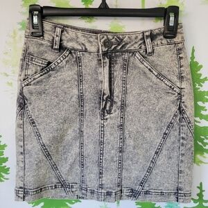 Sneek Peek lightweight Skirt.